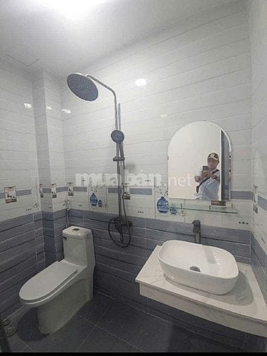 Chủ gửi bán gấp nhà 3PN, 2WC Nguyễn Đình Chiểu, Q3,53,7m², sổ riêng.