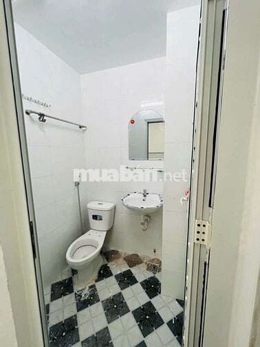 Cho thuê trệt 2 lầu kdc diệu hiền 15tr. 10pn. 10wc.10 mlm