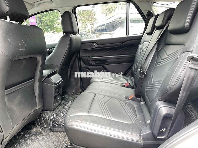 Ford Everest 2024 Ambiente 2.0L 4x2 AT - 12000 km