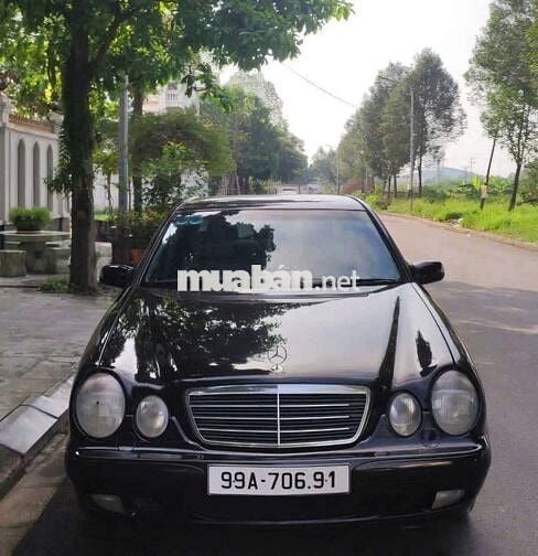Bán xe mercedes C240 màu đen nội thất kem