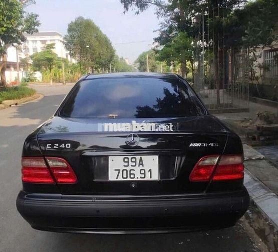 Bán xe mercedes C240 màu đen nội thất kem