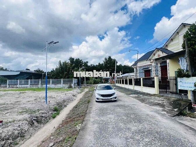 🏡 BÁN ĐẤT MẶT TIỀN – Ngay khu công nghiệp  • Diện tích: Hơn 200m   • P