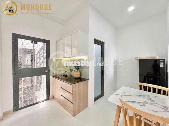 1PN BAN CÔNG FULL NỘI THẤT MỚI MGR NHÀ THOÁNG HẺM XE HƠI TRỐNG SẴN
