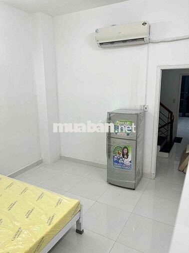 share phòng cho nữ trong nguyên tầng ở Q4