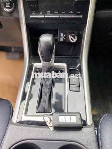Mitsubishi Xpander Cross 2024 trắng - 57000 km