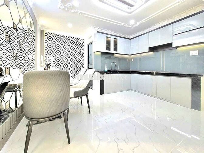 Nhà mới đẹp 1 lầu, 2 phòng ngủ đường xe hơi