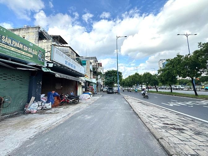 Cho thuê mặt bằng văn phòng, showroom tại 490 Võ Văn Kiệt Quận 1, mặt 