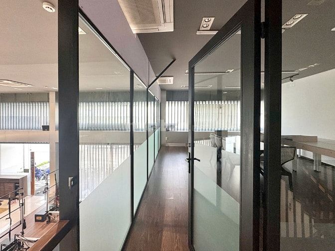 Cho thuê mặt bằng văn phòng, showroom tại 490 Võ Văn Kiệt Quận 1, mặt 