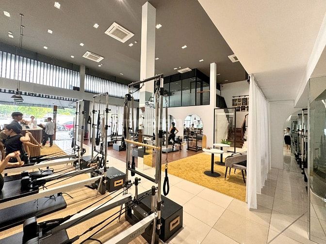 Cho thuê mặt bằng văn phòng, showroom tại 490 Võ Văn Kiệt Quận 1, mặt 