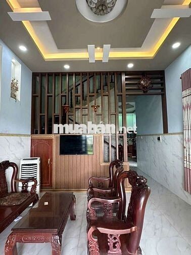 NHÀ LẦU HƯNG ĐỊNH SÁT BÊN CHỢ BÚNG  TIỆN ÍCH ĐẦY ĐỦ