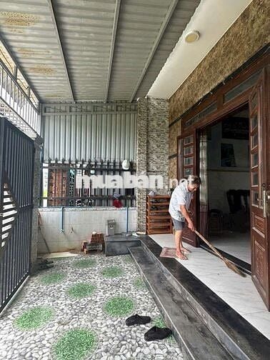 NHÀ LẦU HƯNG ĐỊNH SÁT BÊN CHỢ BÚNG  TIỆN ÍCH ĐẦY ĐỦ