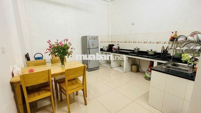 Cho thuê nhà 3 tầng phù hợp hộ gia đình khu Vĩnh Tuy, 156m2, 3 ngủ,2wc