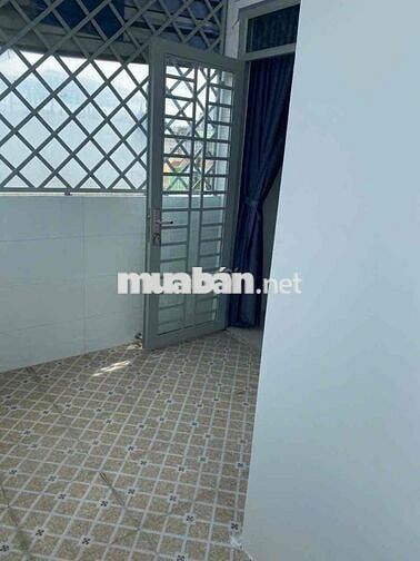 1 PN ban công sân vườn - Cửa sổ ngay ngã 4 bốn xã