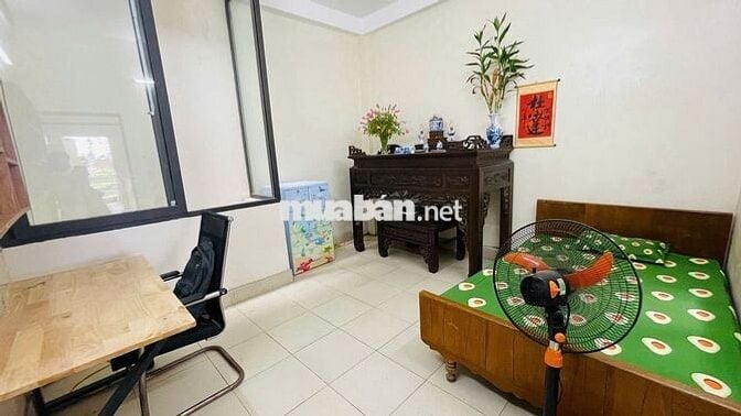 Cho thuê nhà 3 tầng phù hợp hộ gia đình khu Vĩnh Tuy, 156m2, 3 ngủ,2wc