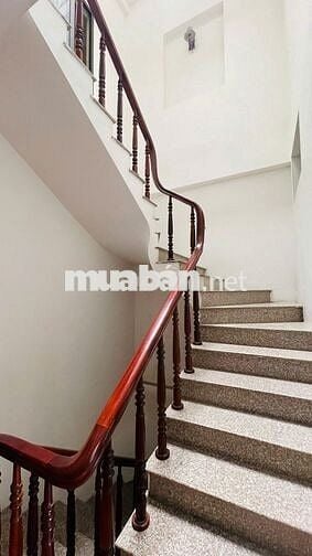 Cho thuê nhà 3 tầng phù hợp hộ gia đình khu Vĩnh Tuy, 156m2, 3 ngủ,2wc
