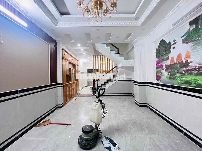 NHÀ TÂN CỔ ĐIỂN MỚI KHU ĐỒNG BỘ NHÀ LẦU HXH 6M