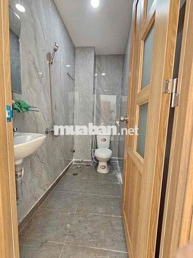 Trống Sẵn Phòng 40m2 Ban Công Ngay Bùi Đình Tuý Gần UEF Hutech GTVT
