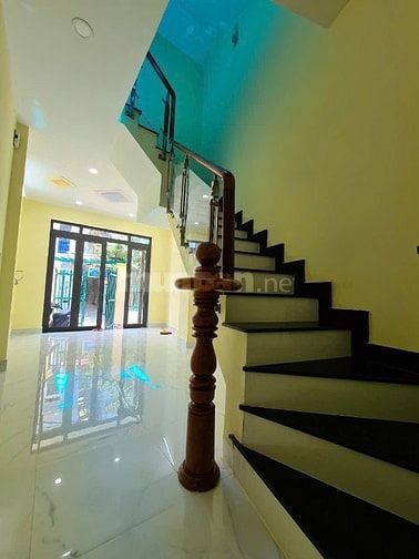 Mặt Tiền Q2- 3 Tầng_4 vPhongNGu- 4.9 tỷ- Oto chạy Quanh Nhà_ VAy dc 4t