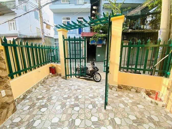 Mặt Tiền Q2- 3 Tầng_4 vPhongNGu- 4.9 tỷ- Oto chạy Quanh Nhà_ VAy dc 4t