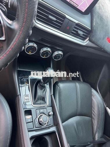 Mazda 3 2018 1.5 AT Sedan - 31000 km