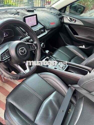 Mazda 3 2018 1.5 AT Sedan - 31000 km