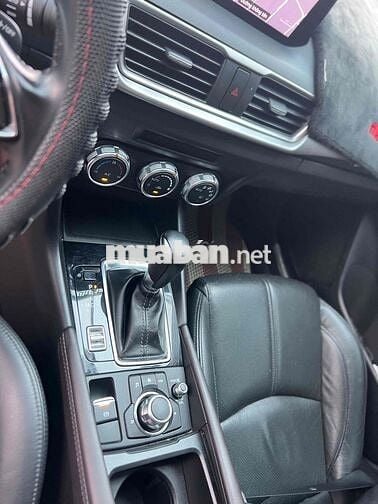 Mazda 3 2018 1.5 AT Sedan - 31000 km
