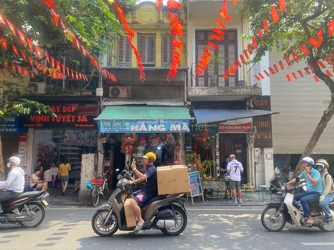Bán & Cho thuê nhà số 13 mặt phố Đồng Xuân, Hoàn Kiếm, mặt tiền 3,1m