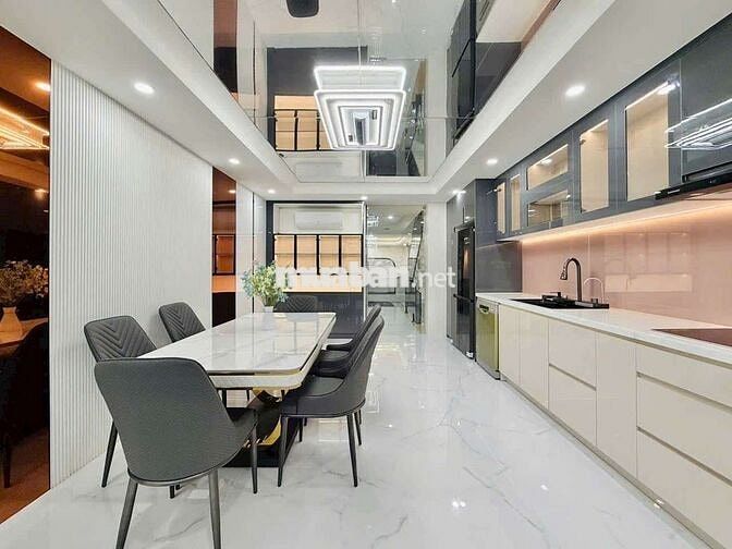 Nhà xe hơi bỏ vô nhà 1/ mặt tiền quang trung sầm uất