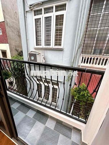 TRUNG TÂM NGÃ TƯ VỌNG - VÀI BƯỚC RA CÁC TRƯỜNG BÁCH KINH XÂY