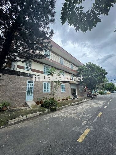 Nhà 2 mặt tiền, trệt + lửng, vỉa hè rộng – khu an ninh, dân trí cao.
