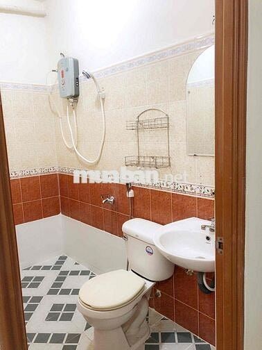 4.2tr. Cửa sổ. Full nội thất. Hầm xe. Thang máy.