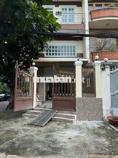 Nhà 2 mặt tiền, trệt + lửng, vỉa hè rộng – khu an ninh, dân trí cao.