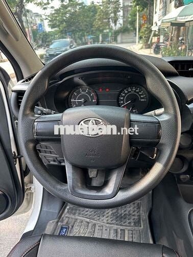 Toyota Hilux 2020 2.4L 4x2 MT - 96836 km