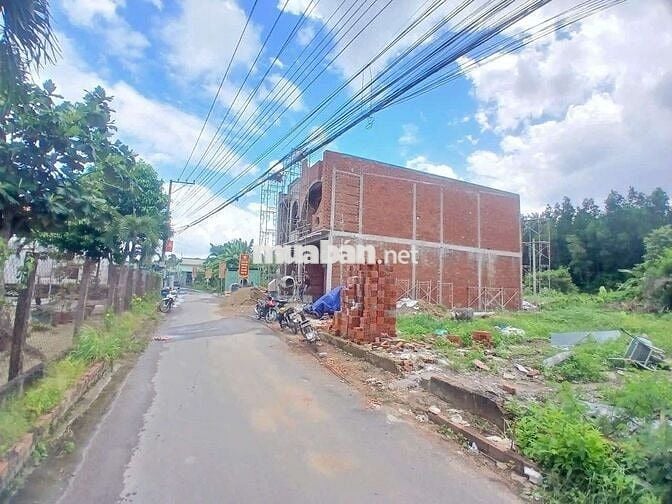 Nhà mặt tiền đường Xóm Dừa gần Chợ Thạnh Phú