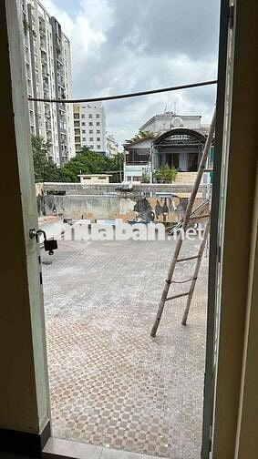 phòng trọ 30m2, ban công sân thượng rộng rãi, giờ giấc tự do