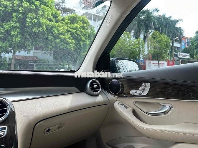Mercedes Benz GLC200 sx 2018 màu đen