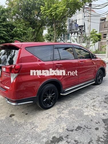 Gia đình bán Innova Ventuner sx 2018 rất mới đẹp