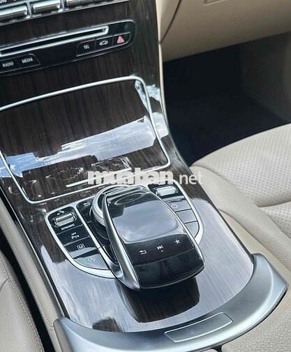 Mercedes Benz GLC200 sx 2018 màu đen