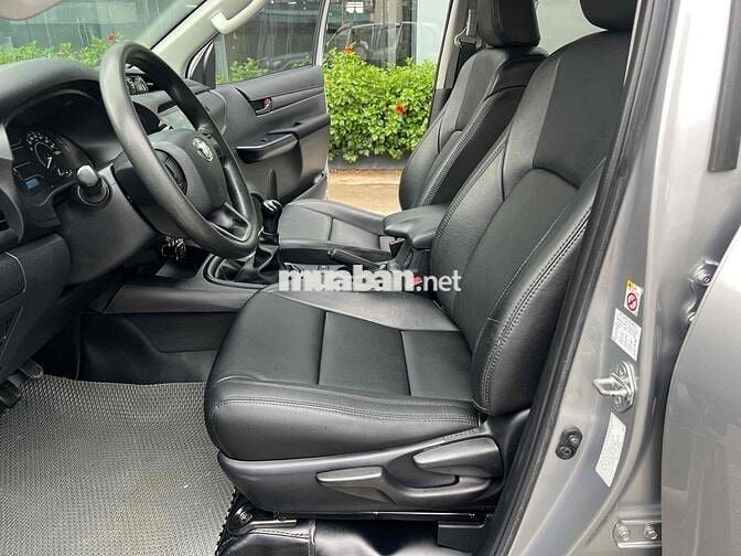 Toyota Hilux 2019 2.4E 4x2 MT - 180000 km