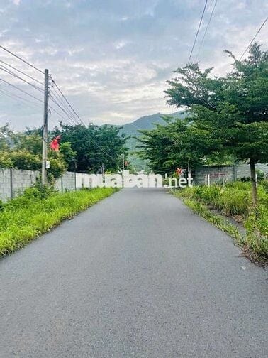 Bán đất châu pha, đường nhựa 7m, khu dân cư, dt: 5x40x100tc