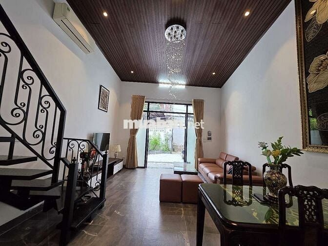 Cho thuê căn hộ 1 ngủ gác mái . Ngõ 445/17 Lạc Long Quân .Tây Hồ