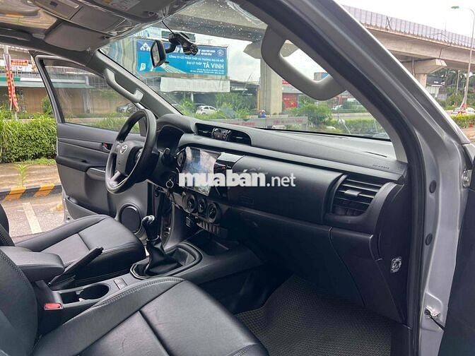 Toyota Hilux 2019 2.4E 4x2 MT - 180000 km