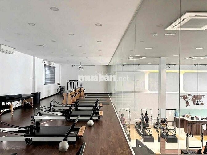 CHO THUÊ MẶT TIỀN NGANG 15M Đ.VÕ VĂN KIỆT, P CÔ GIANG Q1