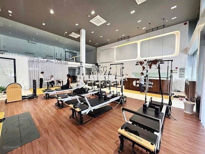 CHO THUÊ MẶT TIỀN NGANG 15M Đ.VÕ VĂN KIỆT, P CÔ GIANG Q1