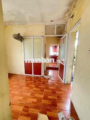 Giá đầu tư - Chỉ 3,2 tỷ căn hộ tập thể 35/65m2 nhà nguyên bản 3 p ngủ