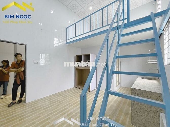 CHO THUÊ PHÒNG GÁC CAO RỘNG 40M2 NGAY BÊN XE AN SƯƠNG - CÓ CỬA SỔ TRỜI