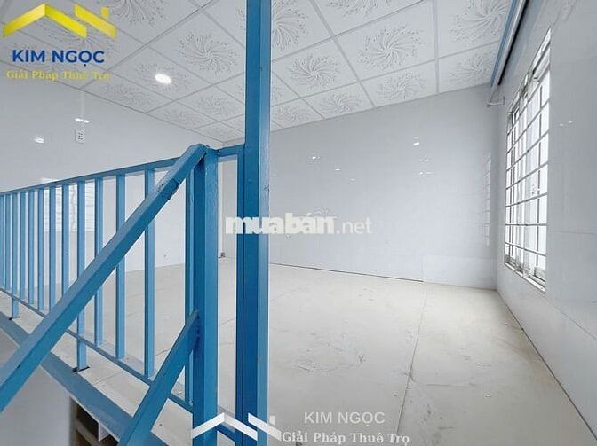 CHO THUÊ PHÒNG GÁC CAO RỘNG 40M2 NGAY BÊN XE AN SƯƠNG - CÓ CỬA SỔ TRỜI