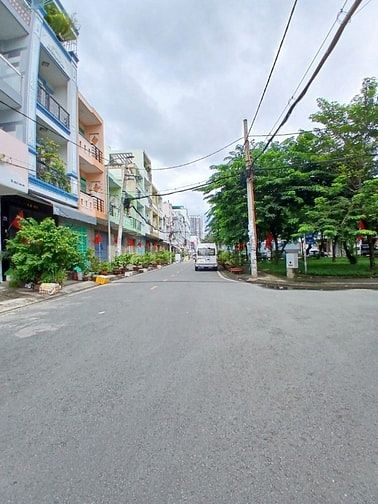 NHÀ ĐÔI ĐƯỜNG SỐ 42 Q6 (8X18) 3 LẦU. ĐỐI DIỆN CÔNG VIÊN. CHỈ 25 TỶ
