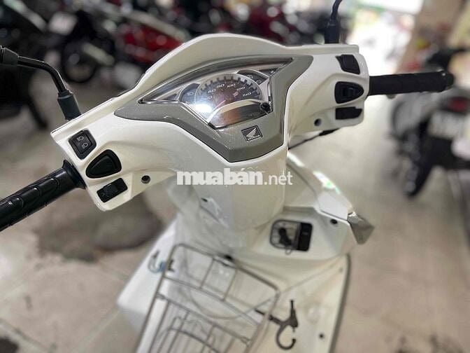AB 125 xe đẹp màu giống cà vẹt xe