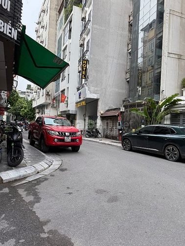 Ô TÔ VÀO NHÀ 110m RỘNG 5m NHÀ 6 TẦNG ĐỘI CẤN 181 TR/M